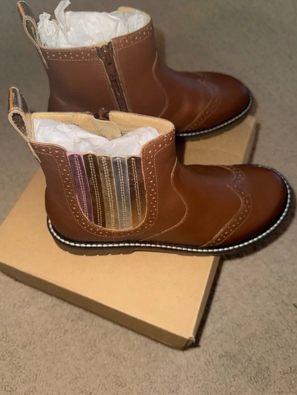 Brand New Boden Chelsea brown leather Boots size 34 (us Size 3)